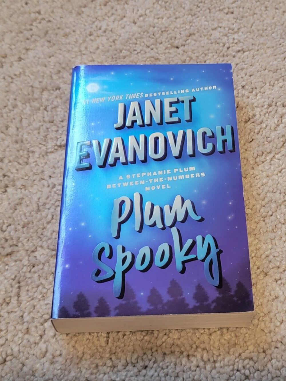 Plum Spooky by Janet Evanovich, Paperback